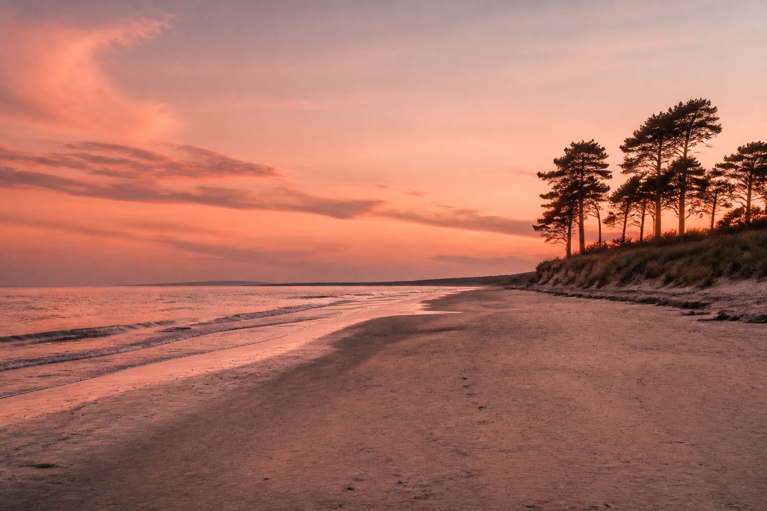Закат над диким пляжем Weststrand на Дарсе